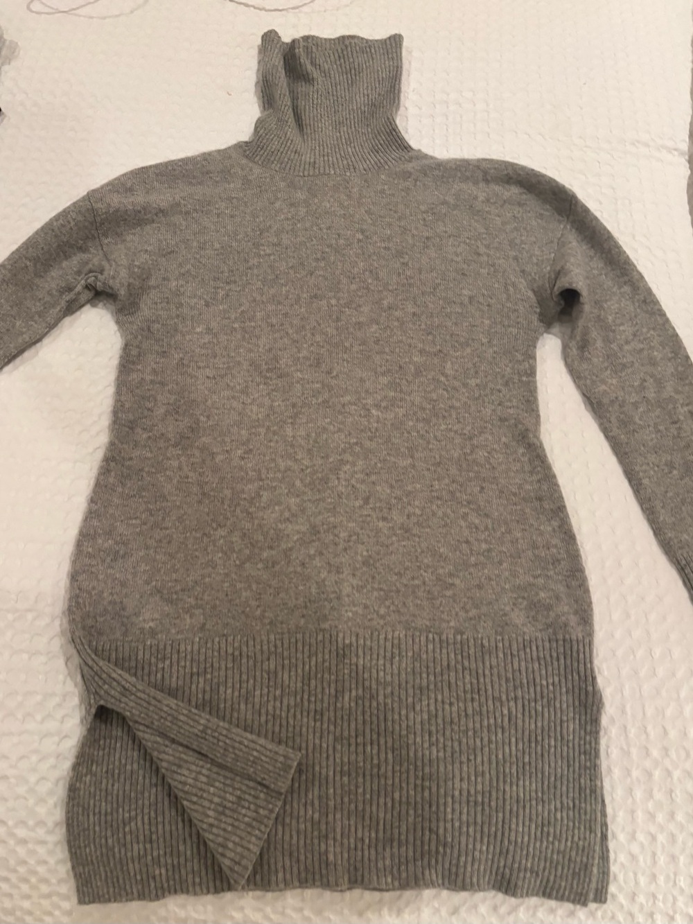 Max Studio 100% 2 ply cashmere Gray Turtleneck Sweater